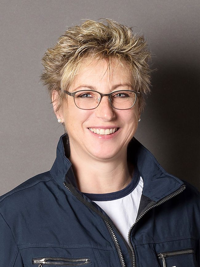 Ann-Marie Helg Rüedi – Gestalterin Werbetechnik / Leiterin Schriftenmalerei Ann-Marie Helg Rüedi – Gestalterin Werbetechnik / Leiterin Schriftenmalerei