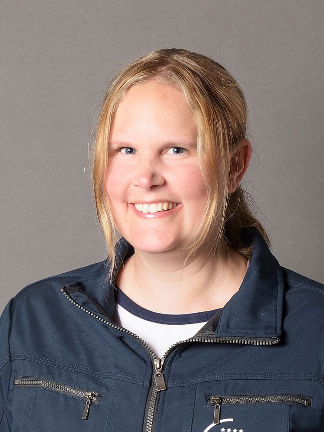 Melanie Kämpf – dipl. Malermeisterin, Leiterin Farbwerk Melanie Kämpf – dipl. Malermeisterin, Leiterin Farbwerk