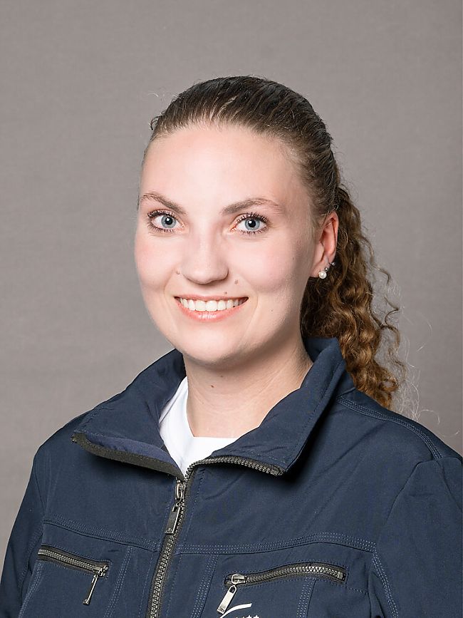 Olivia Petruzzi – Kundenmalerin, dipl. Projektleiterin Olivia Petruzzi – Kundenmalerin, dipl. Projektleiterin